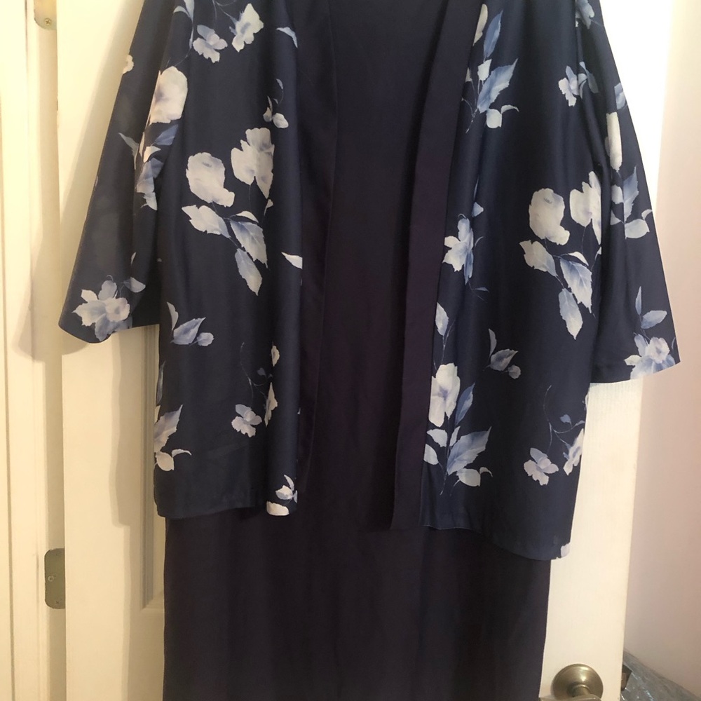 Anthony Richards Navy and White Floral 2pc set size 24 WP light weight